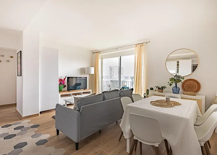 Апартаменты Friendly And Spacious In !