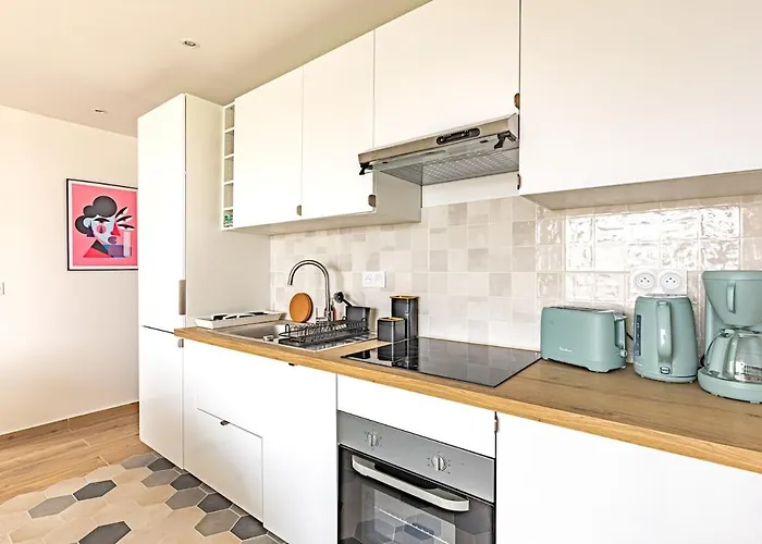Апартаменты Friendly And Spacious In ! Кретей