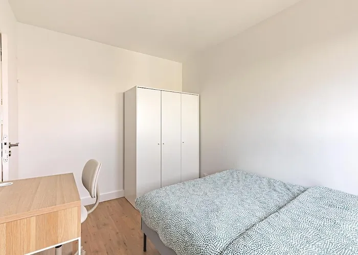 Апартаменты Friendly And Spacious In !